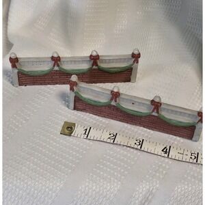 HOUSE OF LLOYD CHRISTMAS AROUND THE WORLD Vintage 2-CERAMIC‎ FENCE WITH GARLAND